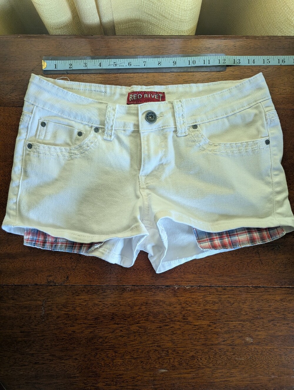 Size 9 Red Rivet White Denim Shorts with Plaid Trim Pocket Accents